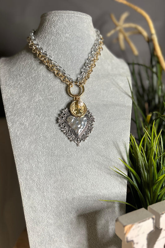 QUEEN HEART NECKLACE