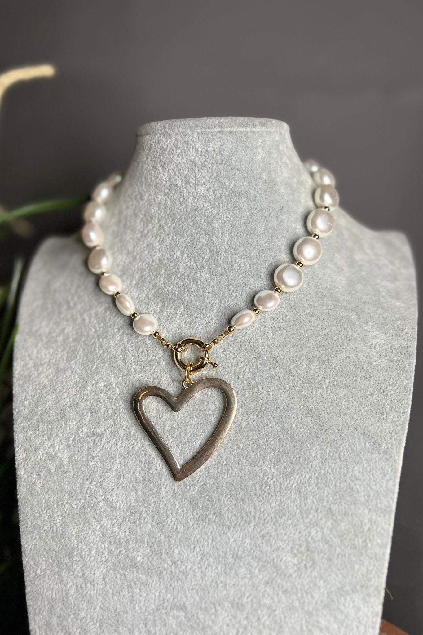 PERLS HEART NECKLACE