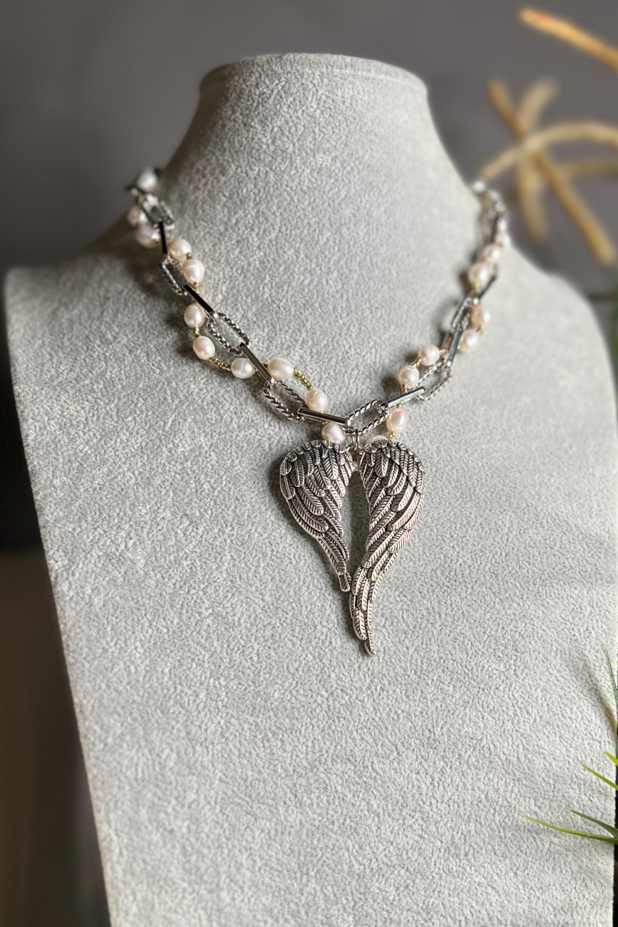 PEARLS WINGS NECKLACE