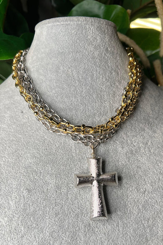 SILVER CRUZ NECKLACE