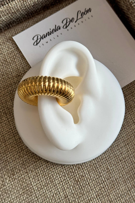 MANUELA EARCUFF